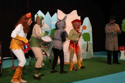 Kocaeli Gebze'de çocuklara tiyatro sürprizi