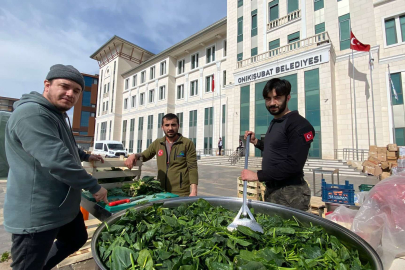 Gastro İnegöl şefleri günlük 11 bin kişilik sıcak yemek çıkarıyor